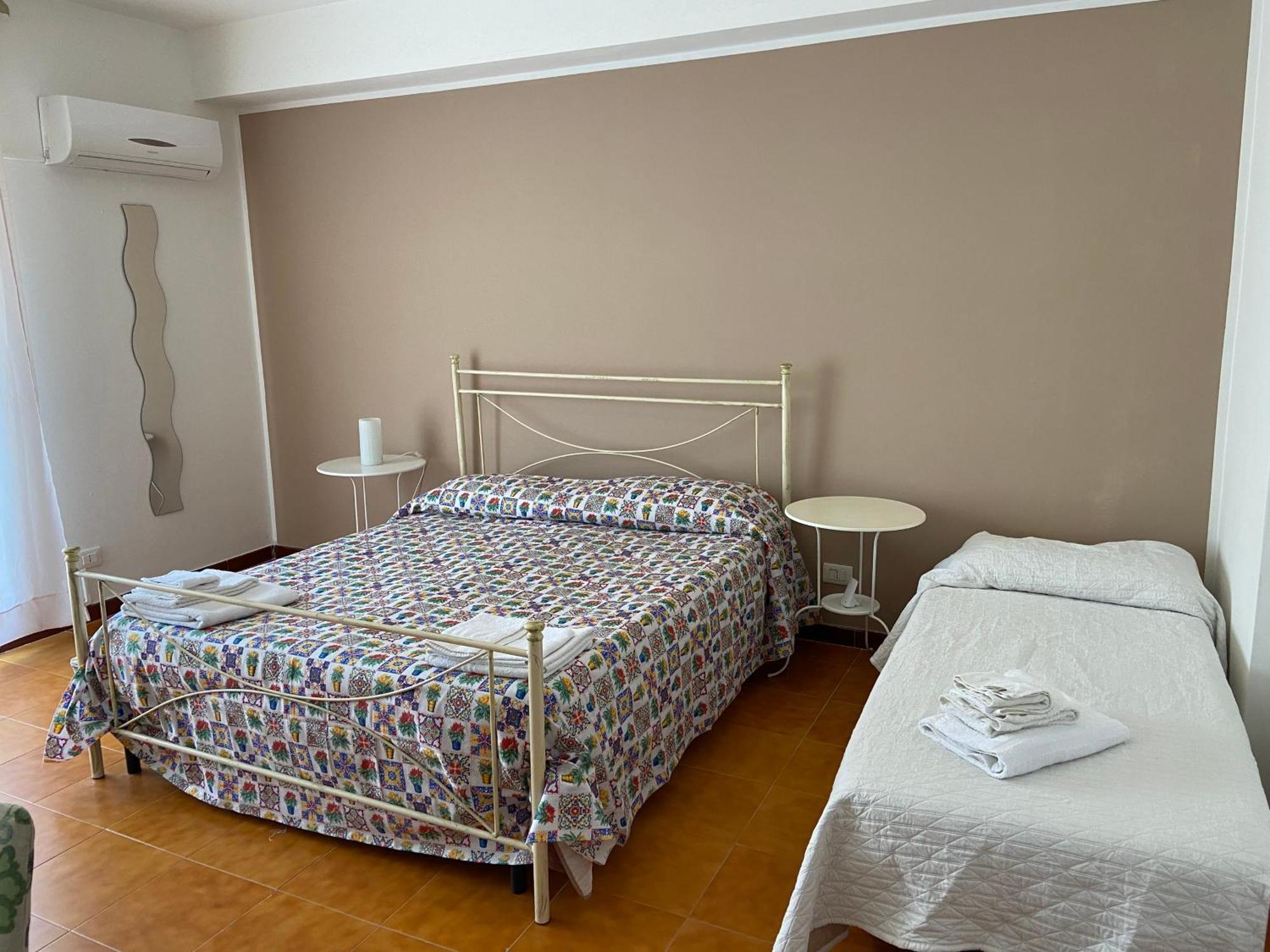 Dragonfly Rooms New Трапани Екстериор снимка